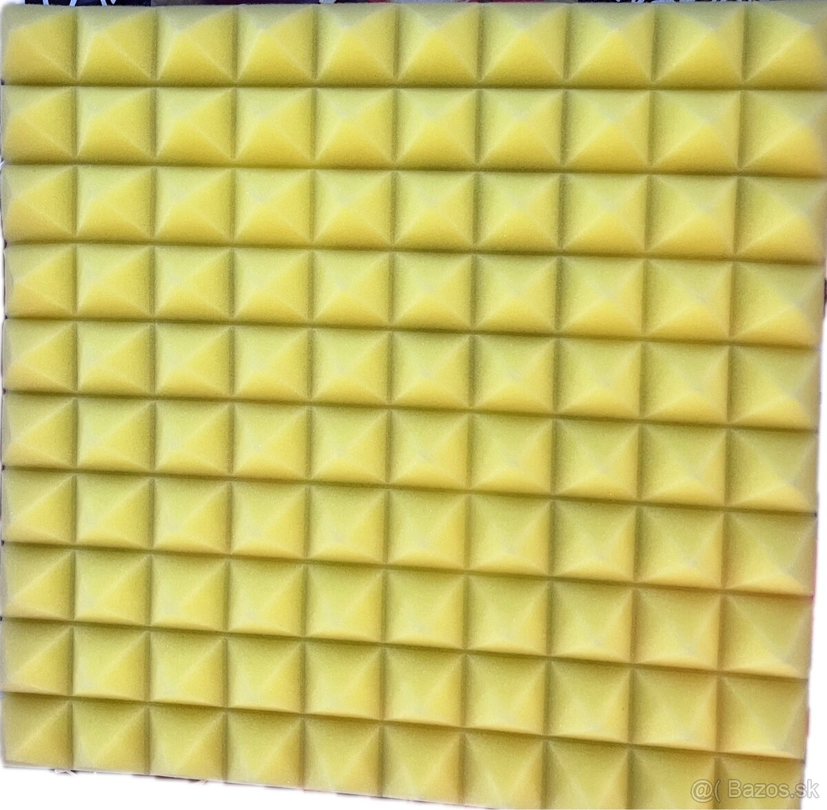 Žltá akustická pena pyramída