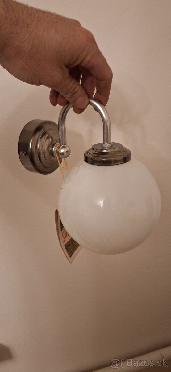 Nástenná lampa