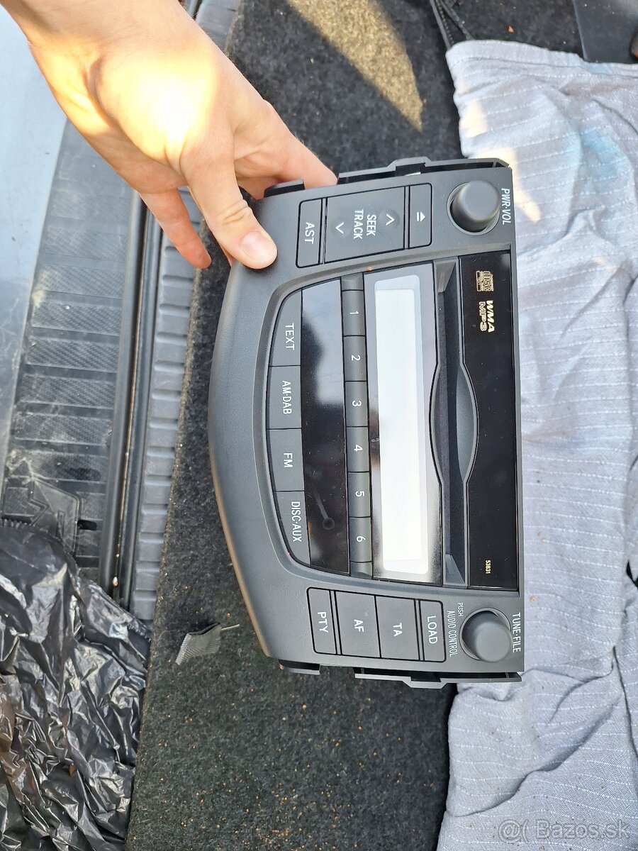 Predám rádio Toyota rav4
