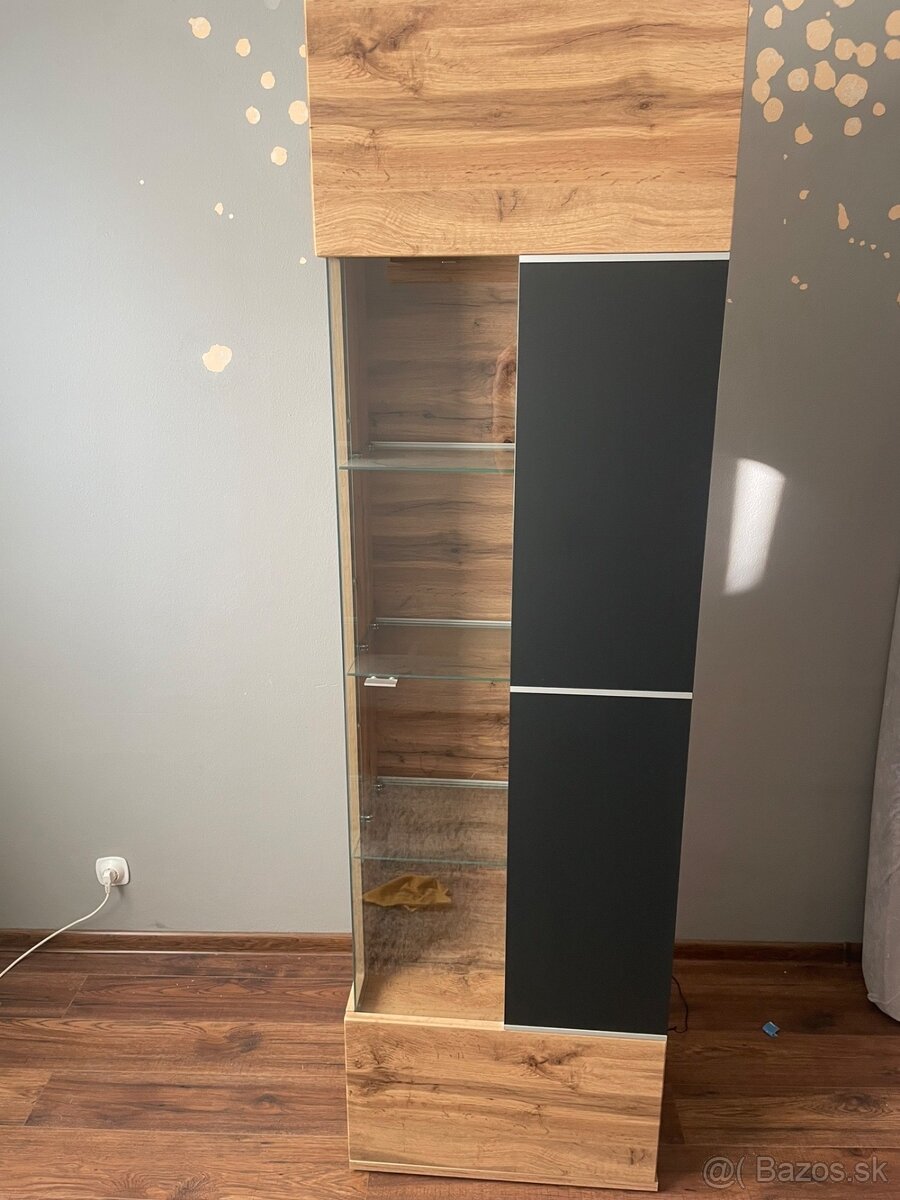 Decodom skrinky/vitríny