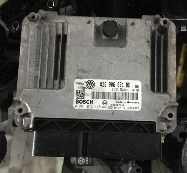 riadaca jednotka motora passat b6 golf5 103kw 2l diesel