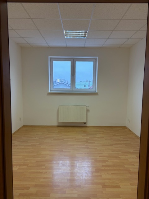 KANCELÁRSKE PRIESTORY 126m2 HOLUBYHO ULICA, JUH