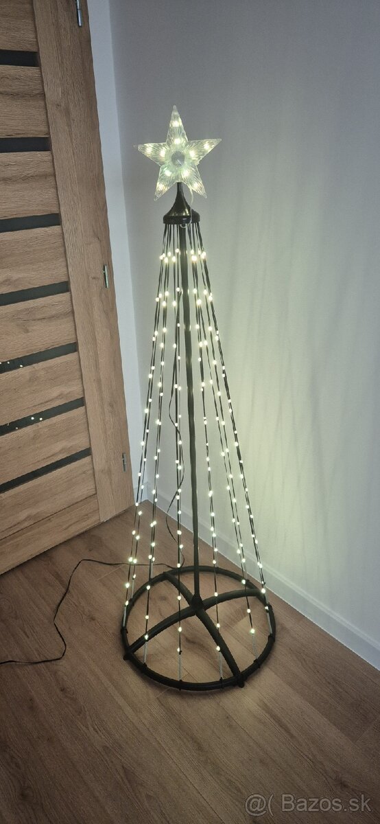 LED Vianočný stromček.