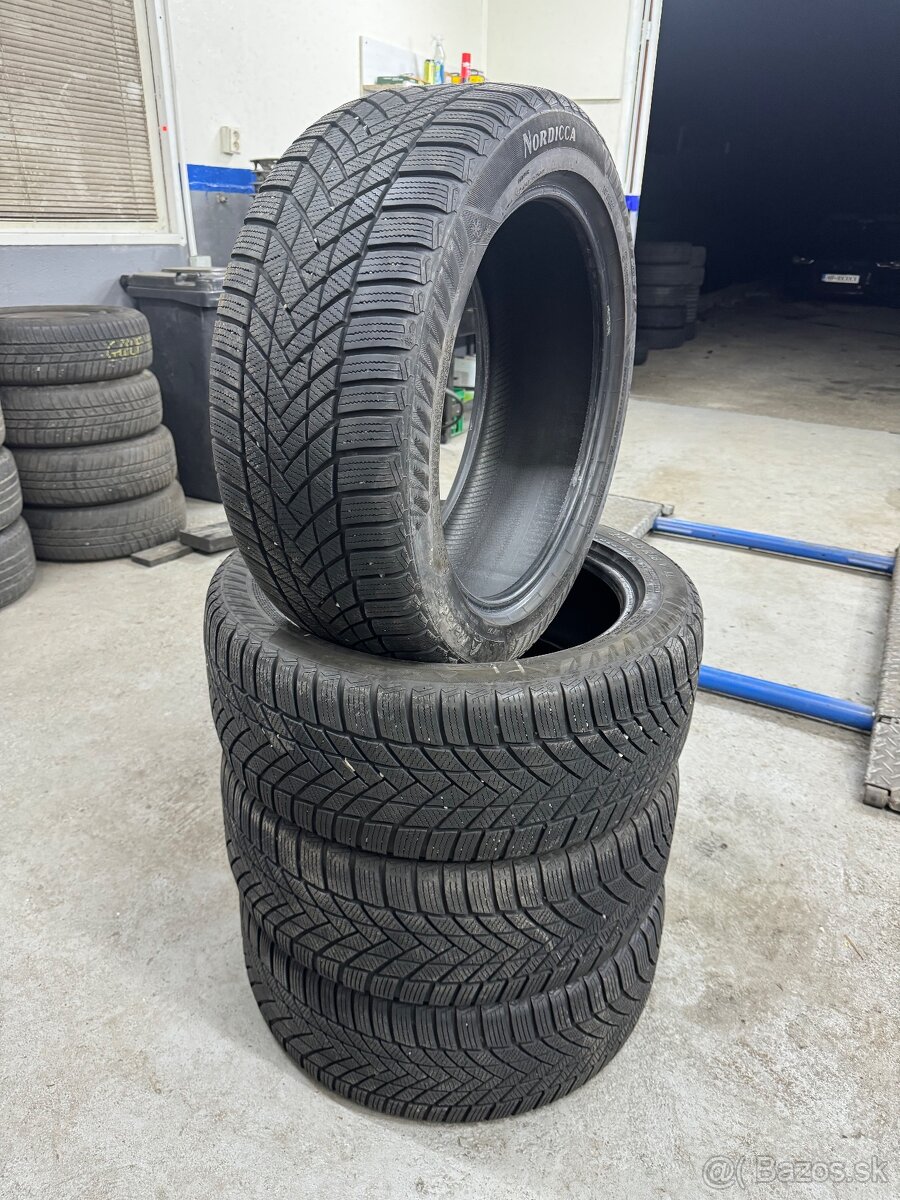 245/45 R18