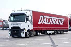 Vodič kamiónu pre rozvozy z Nemšovej