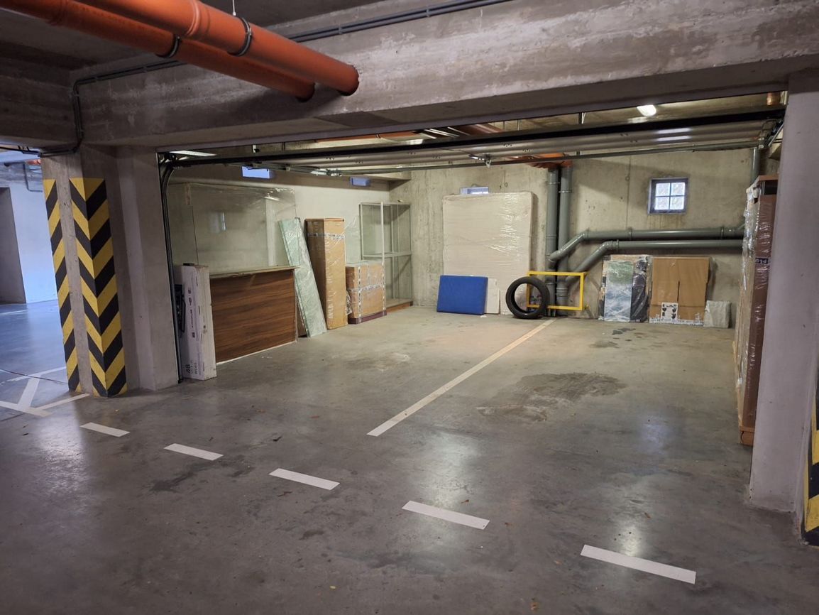 Na predaj - dvoj-garáž 6x7m  , ul. Tupého, Bratislava III  T