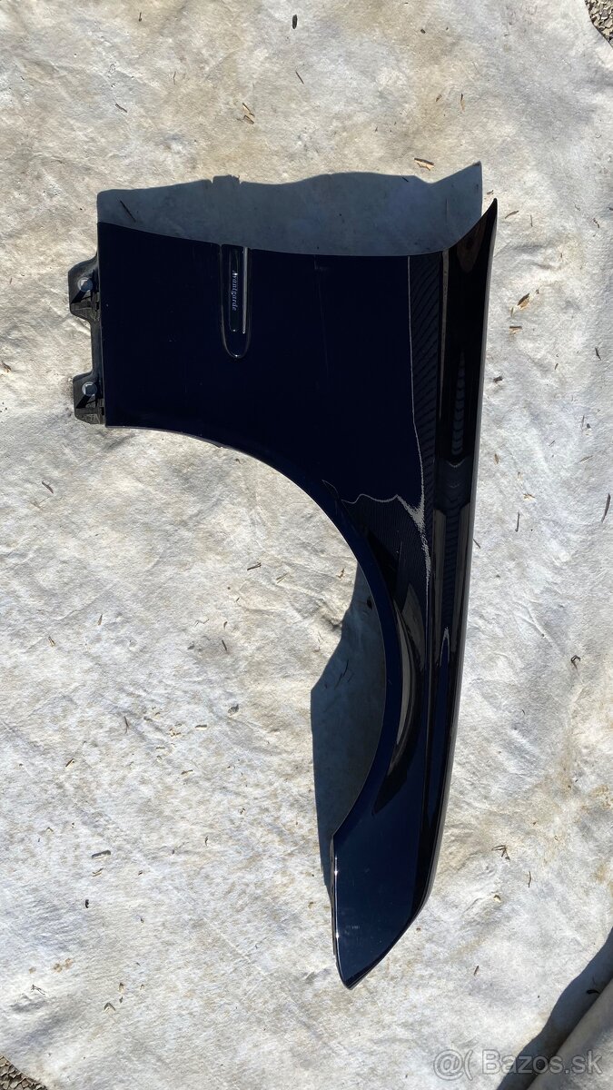 Pravý blatník Mercedes W211