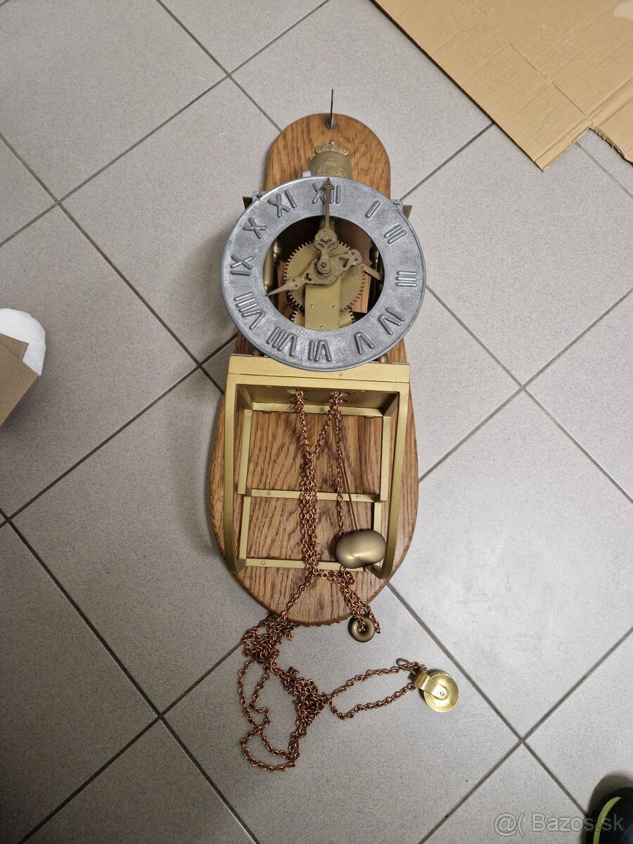 Starožitné hodiny bez zavazi