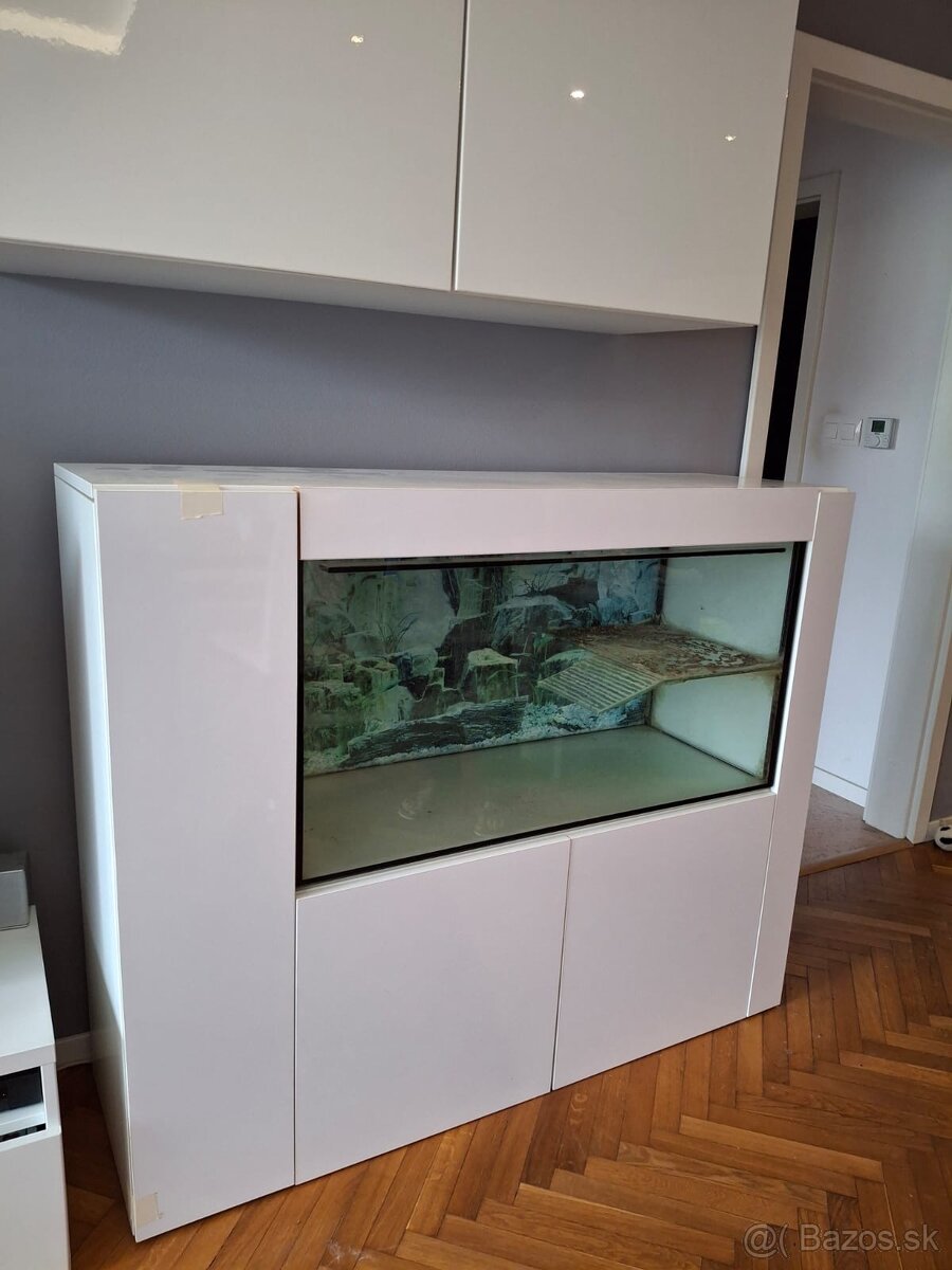 Skrinka na akvarium