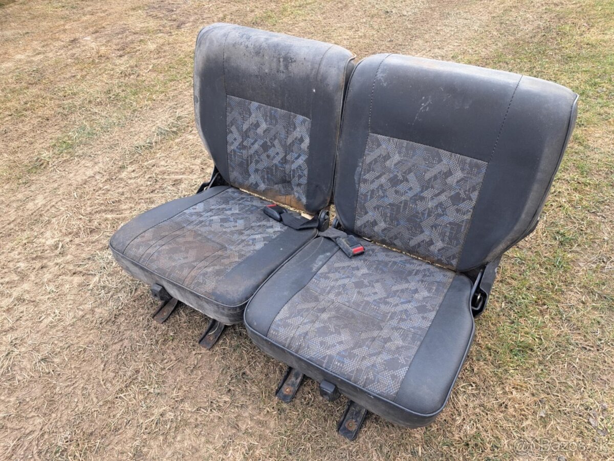 Predam na suzuki samurai zadne delene sedacky