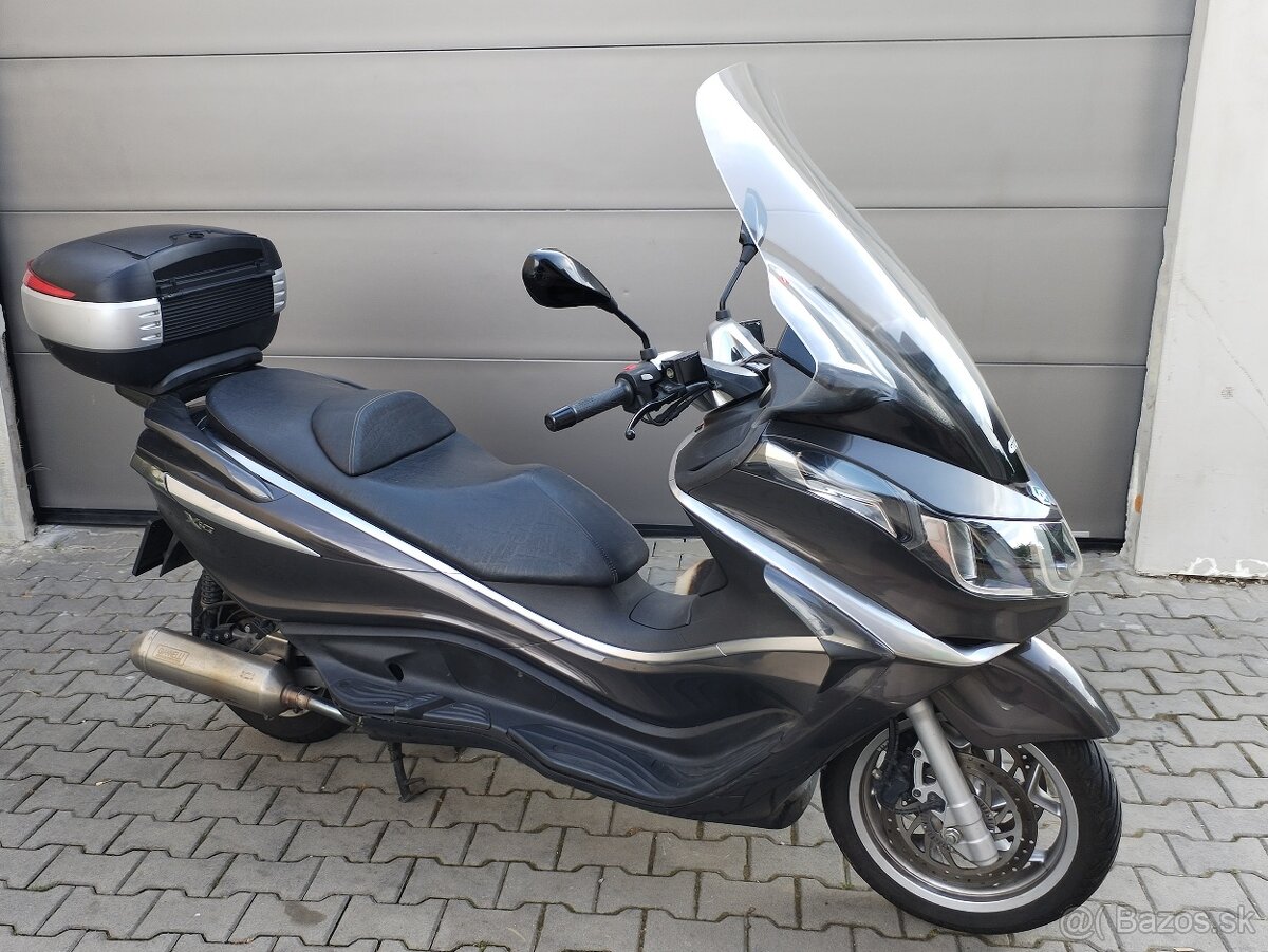 Piaggio x10. 350