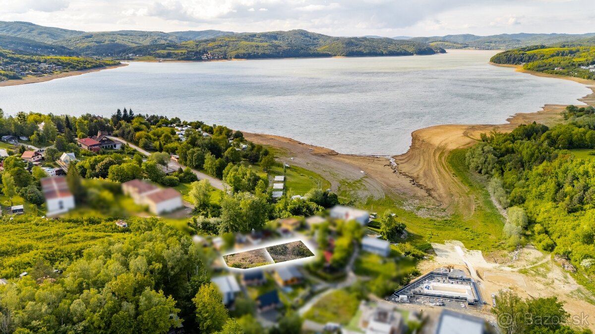 Dva stavebné pozemky blízko vody na Domaši