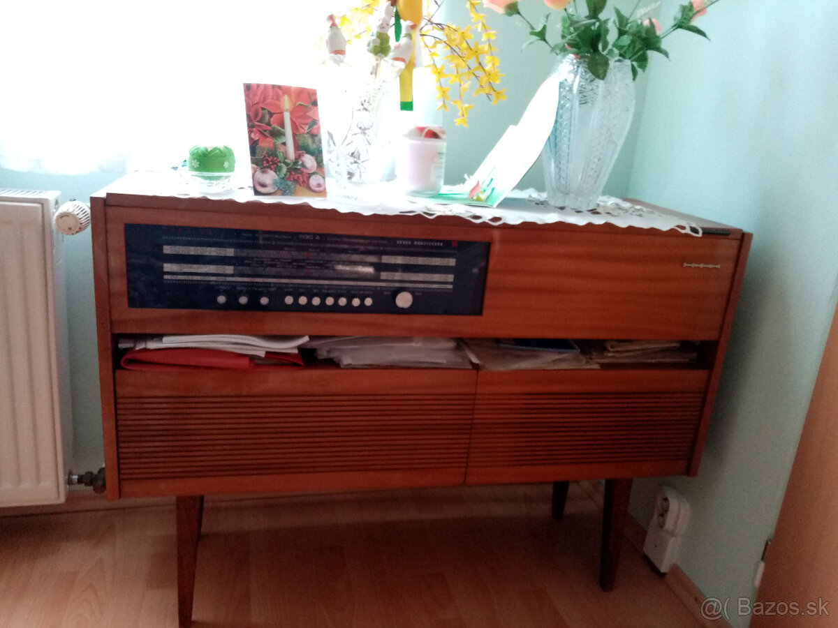 Hudobná retro skrinka
