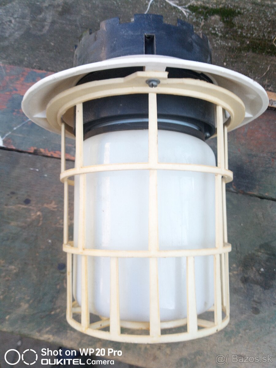 Stropná lampa