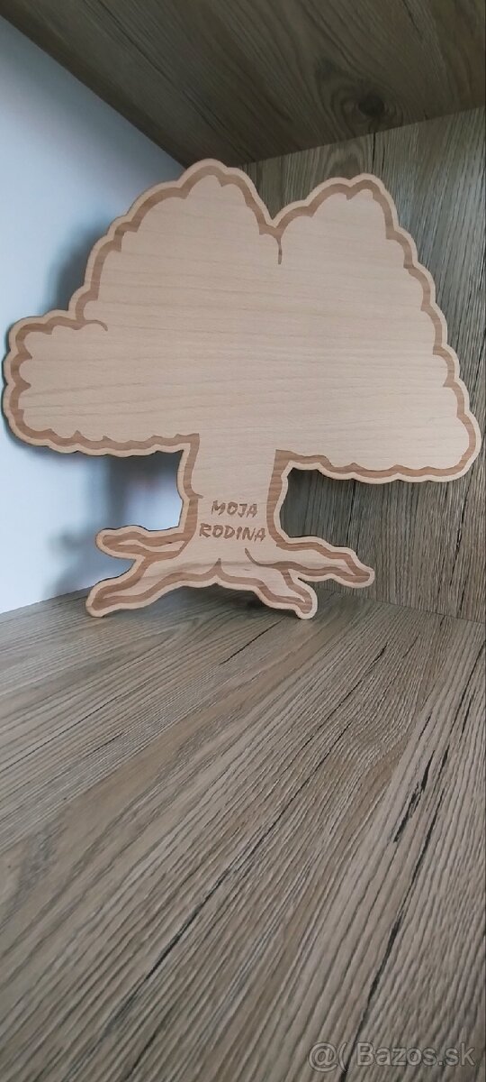 DREVENÝ STROM „MOJA RODINA"
