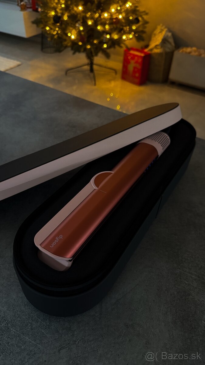 Dyson Airstrait