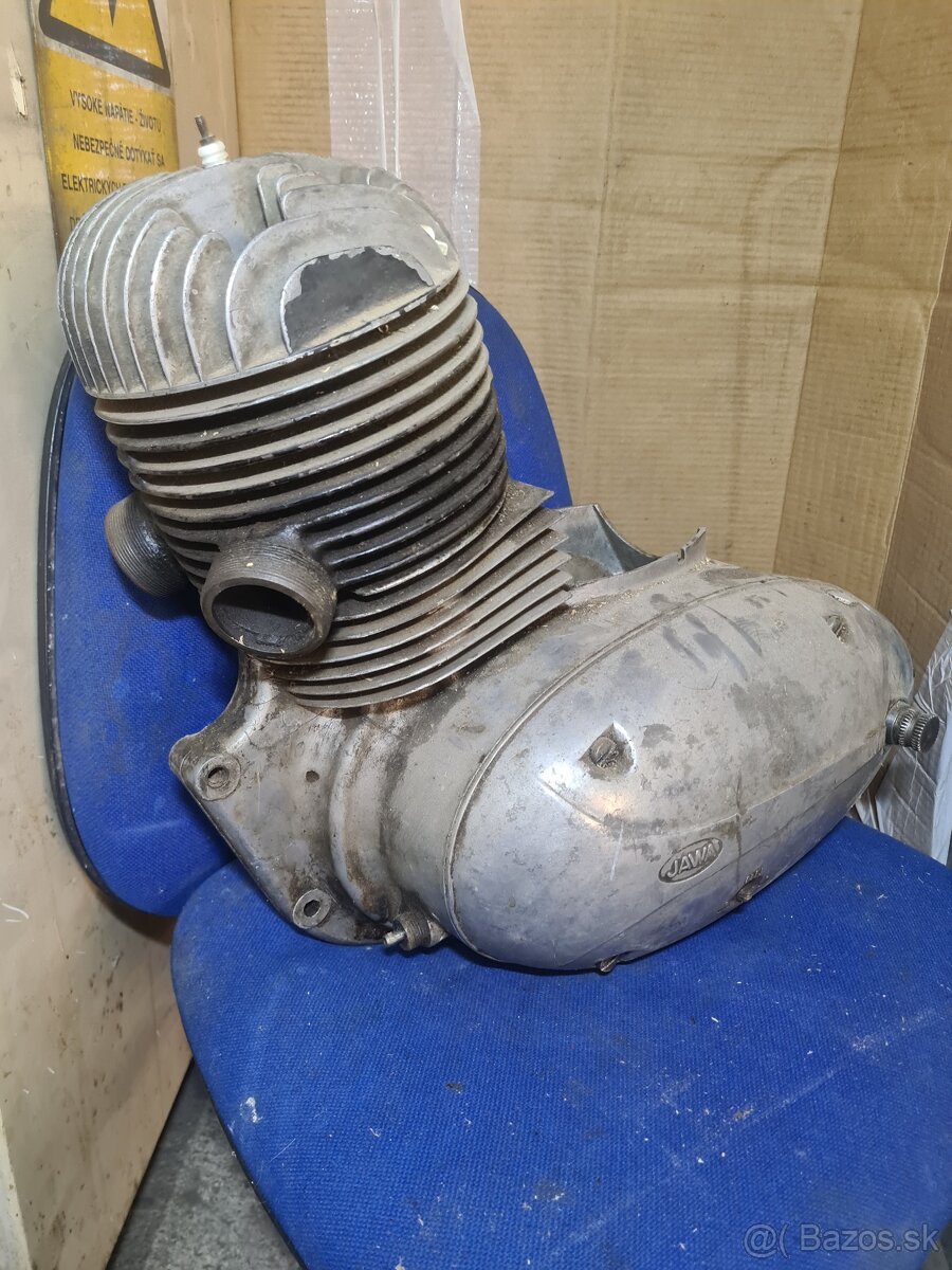 Motor jawa 250/353 kyvačka