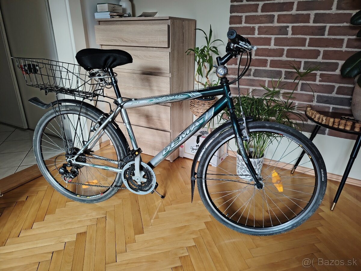 Cestný bicykel s košíkom značka Dema