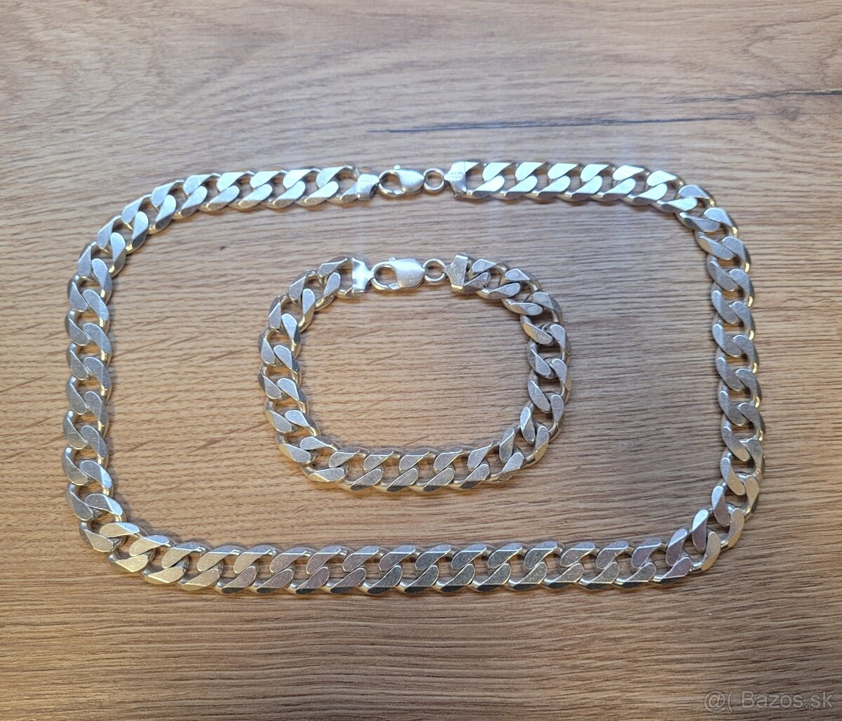 Strieborna retiazka a naramok