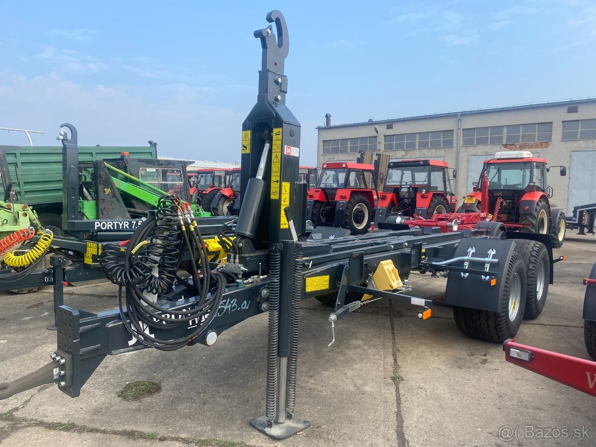 Traktorový nosič kontejnerů PRONAR T 185