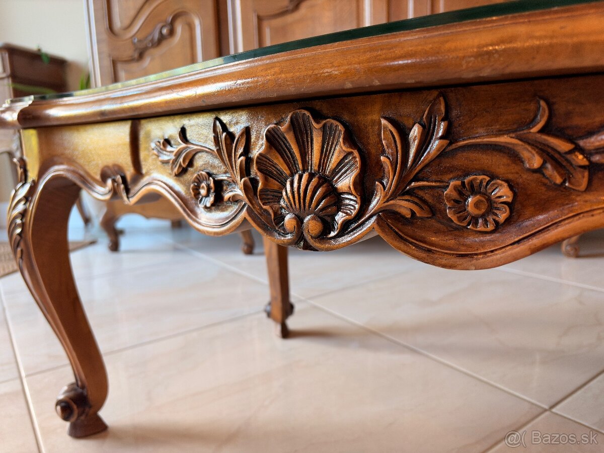 Dubový konferenčný stolik