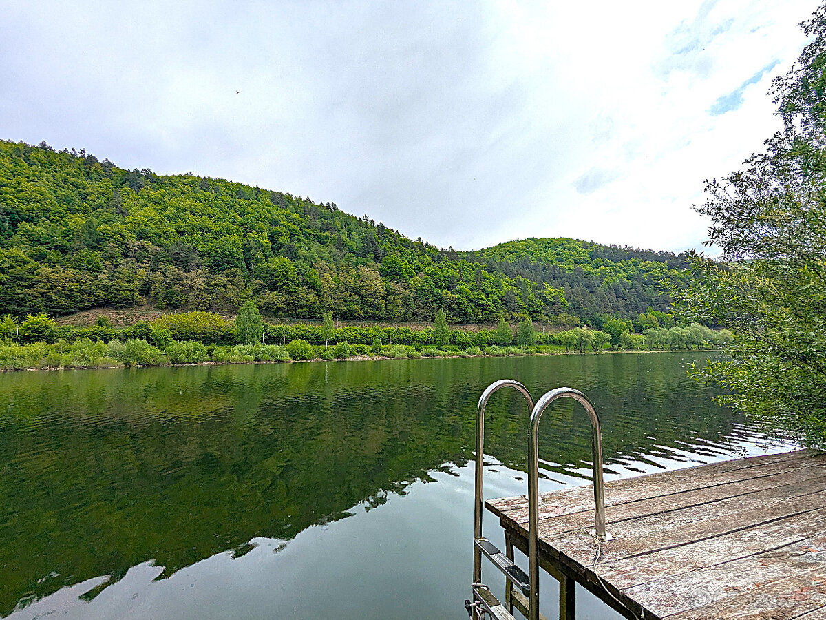 JEDINEČNÁ ponuka, chata Ružín, PRIAMO PRI VODNEJ PLOCHE