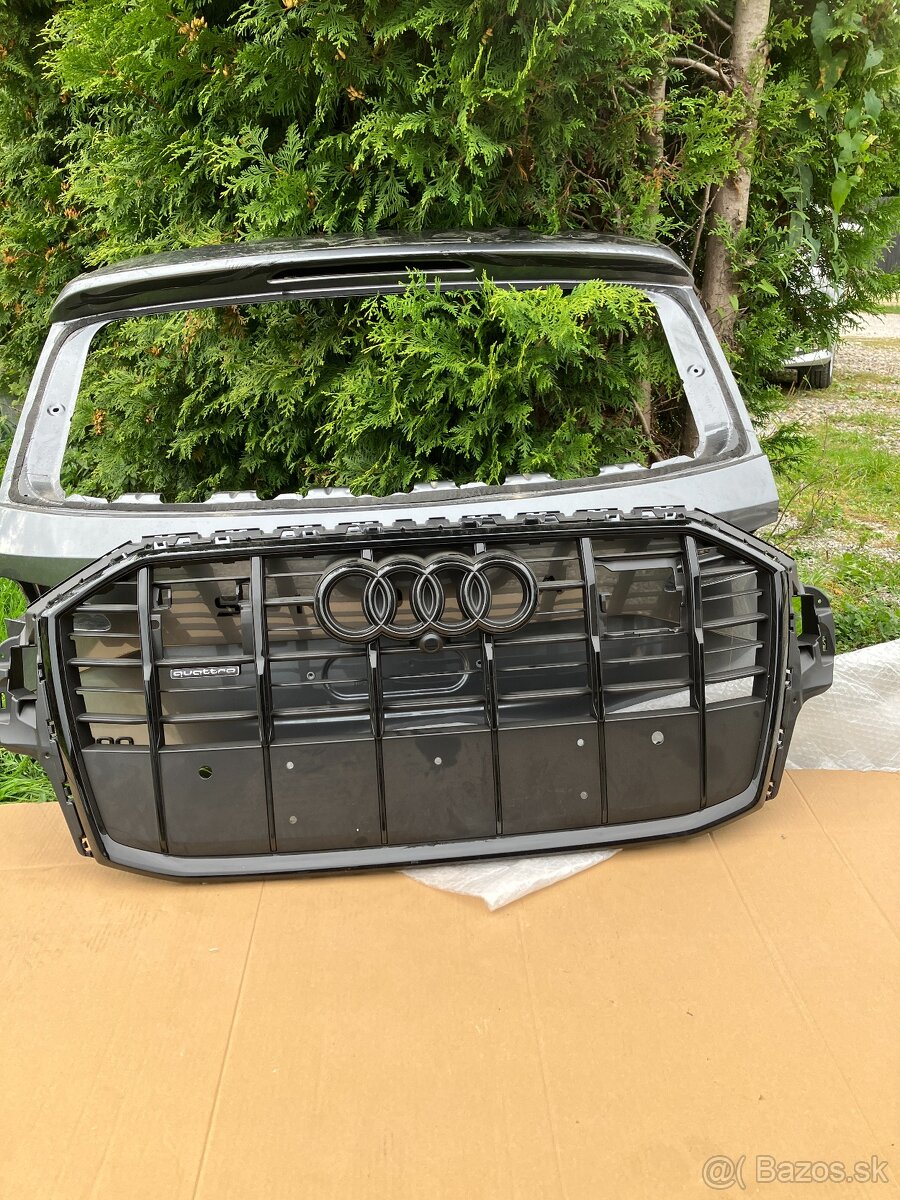 maska mrizka grill audi q7 20- cerna