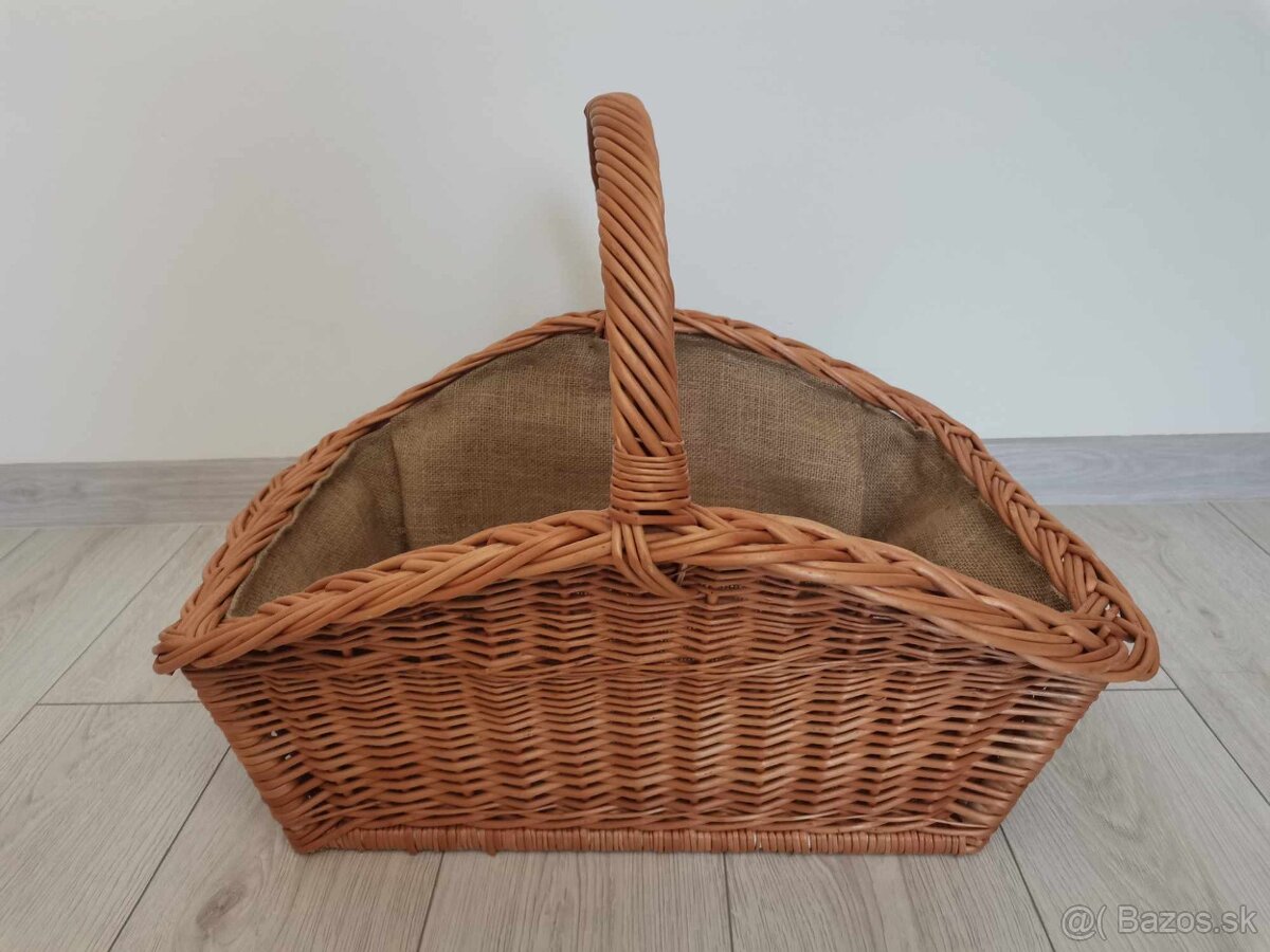Prútený kôš na drevo s jutou