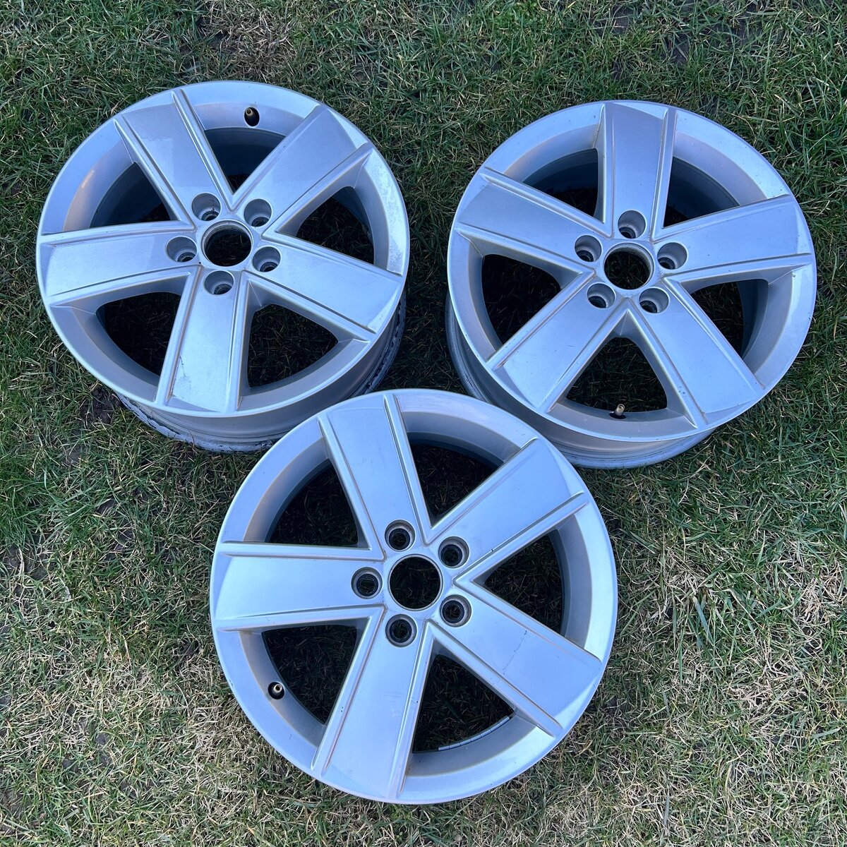 Predam 3ks alu diskov Skoda Rapid