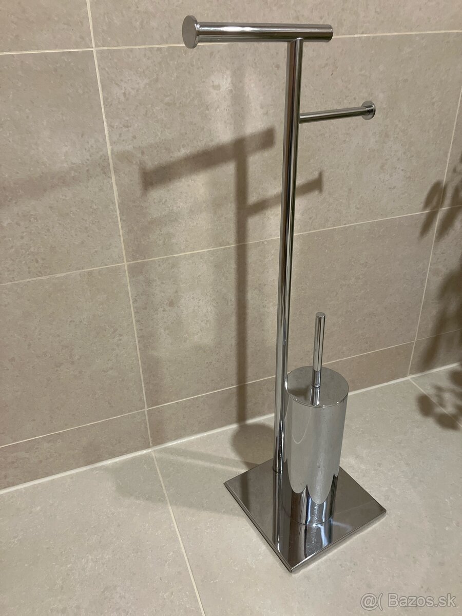 Stojan na toaletný papier s WC kefou