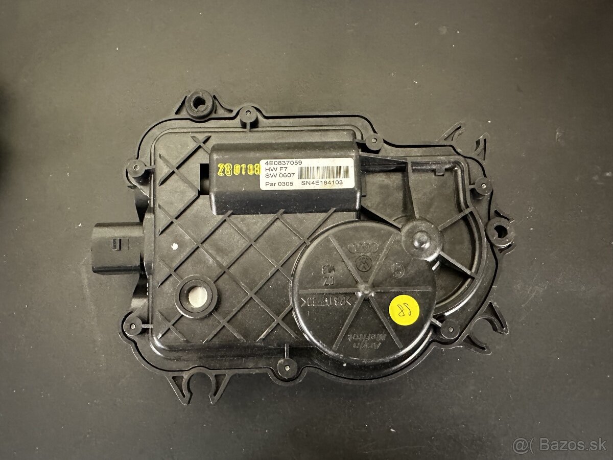 Motorcek dovierania dveri Audi A8 / S8 D3 4E0837059