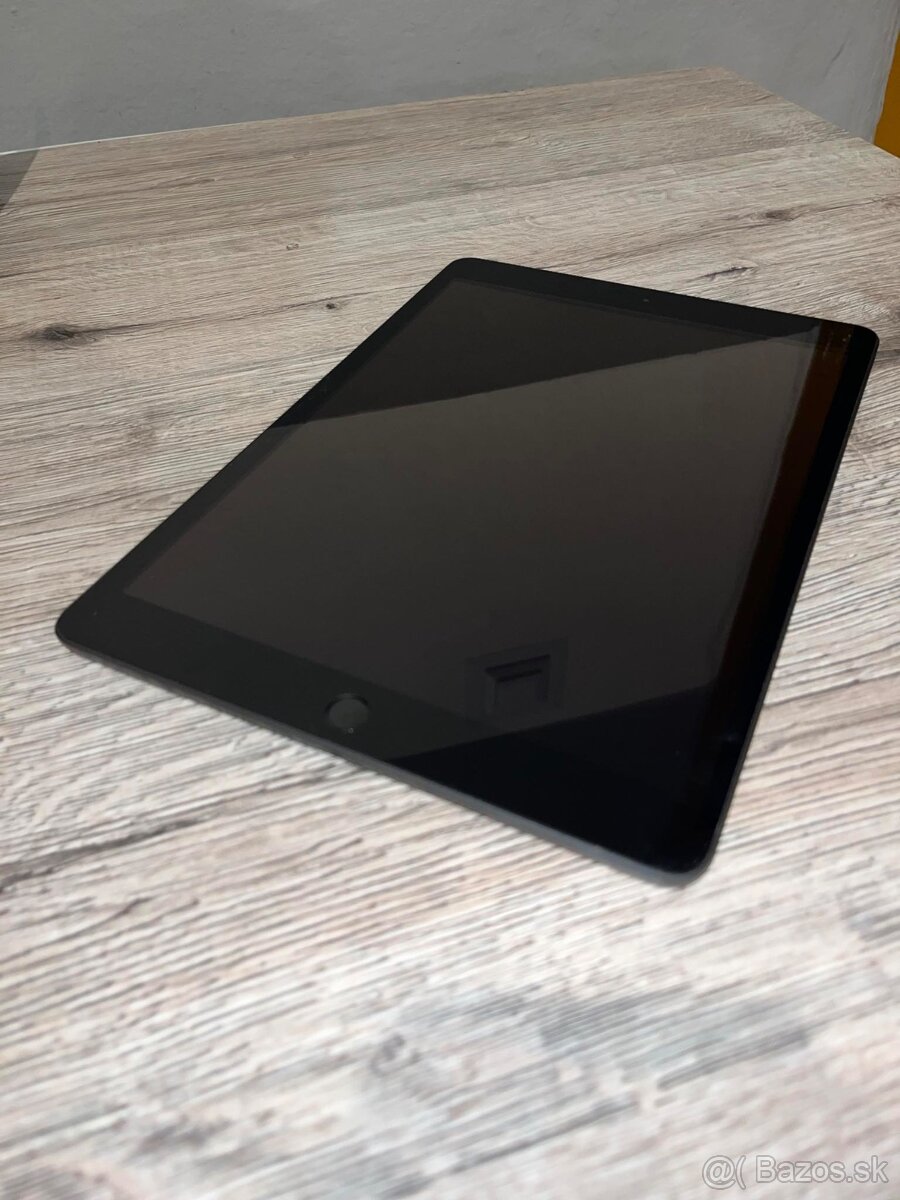 Apple iPad 10.2" (2020 model)