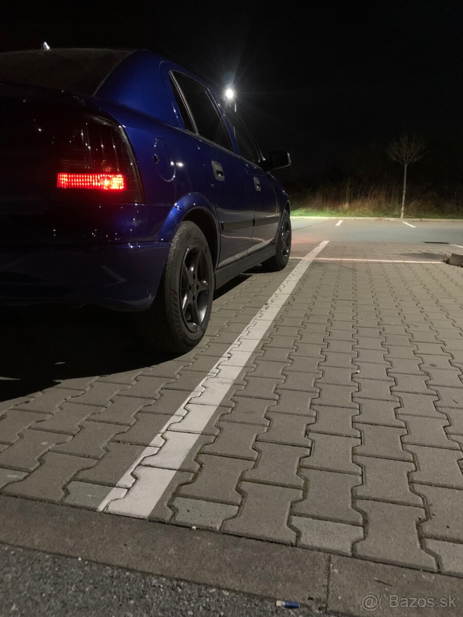 Zatmavené zadné svetlá pre Opel Astra G