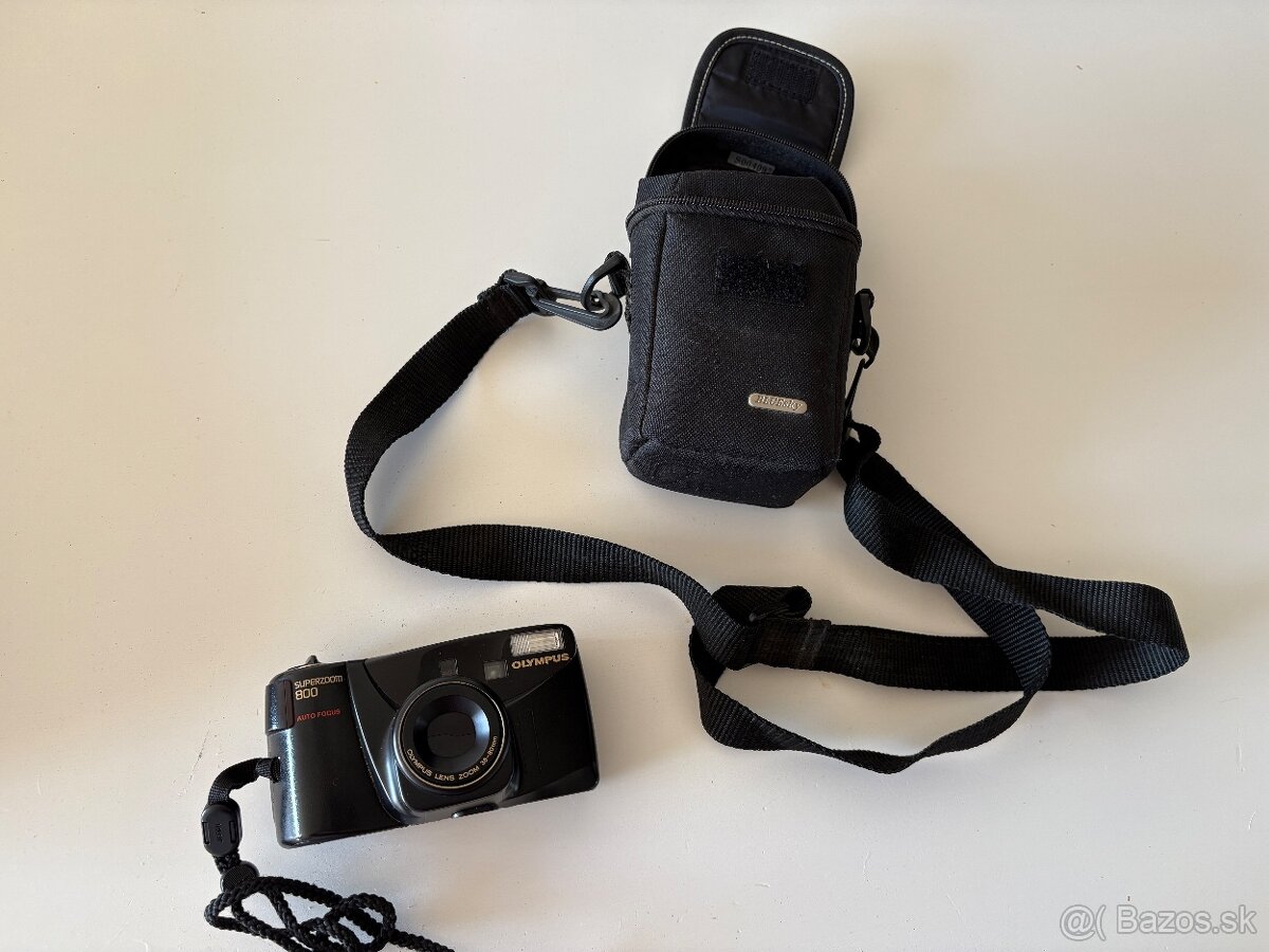 Olympus Superzoom 800 – Vintage 35mm Fotoaparát s Bleskom a