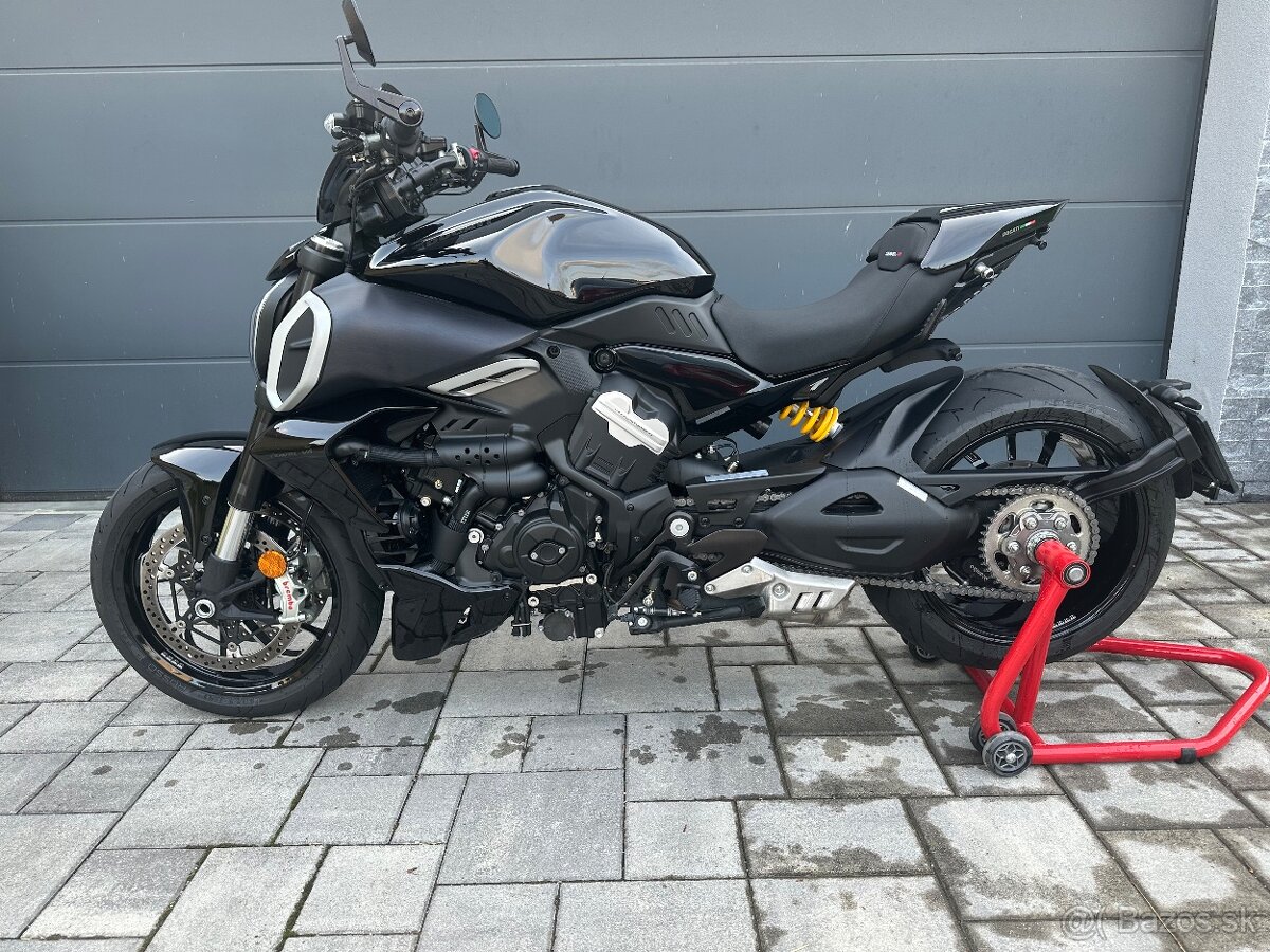 Ducati Diavel V4 2024