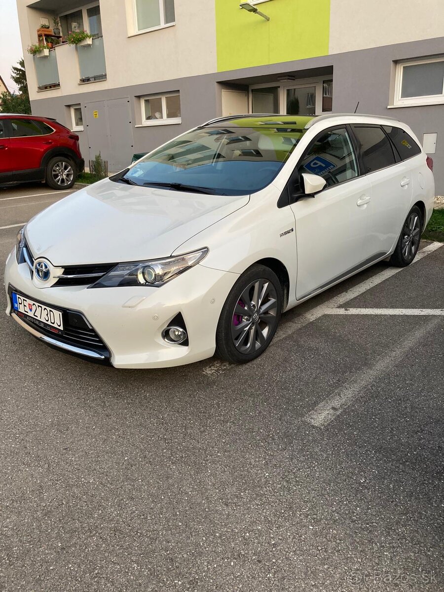 Toyota auris hybrid