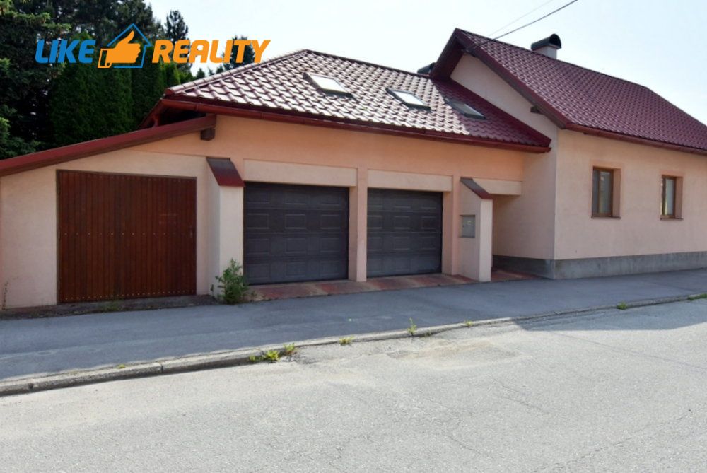 Zariadený 4-izbový Rodinný Dom s dvojgarážou vo Vrútkach