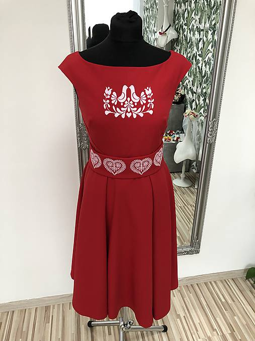 folklórne šaty