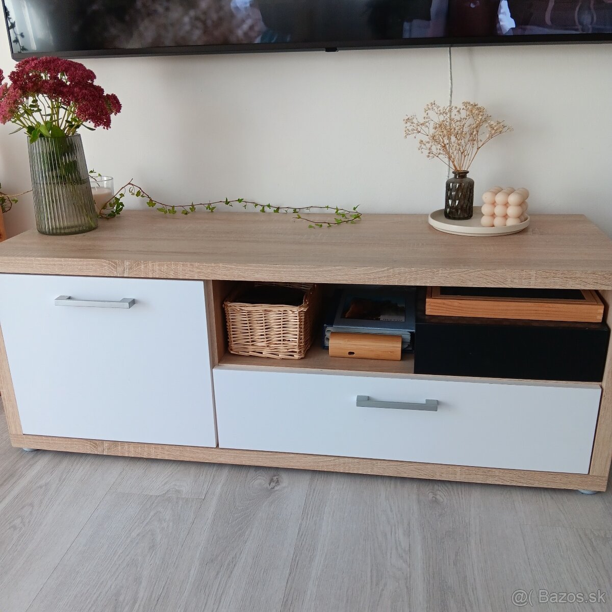 Skrinka pod tv