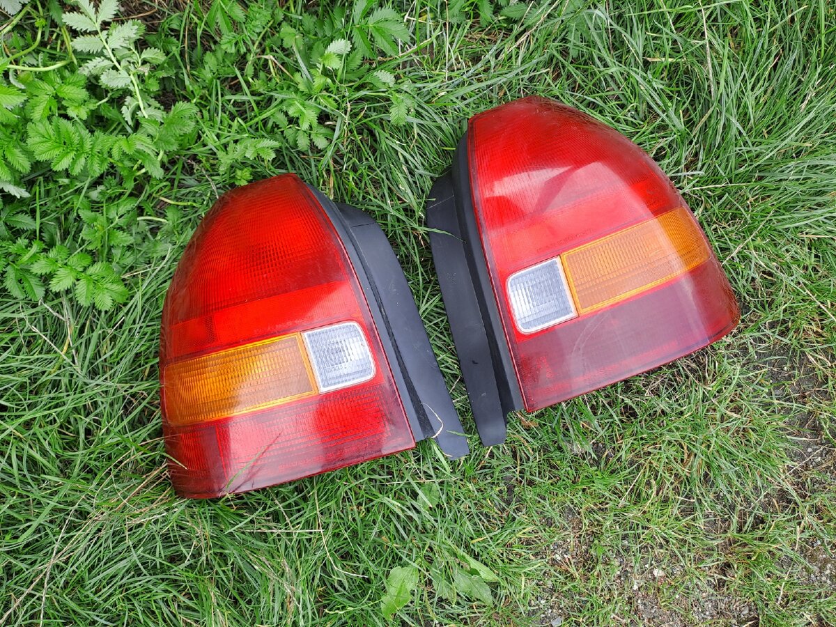 Zadné svetlá Honda civic 6g Hatchback