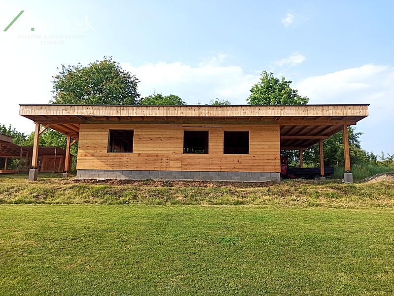 ROZOSTAVANÝ REKREAČNÝ DOM - MAJERSKÁ, STROPKOV