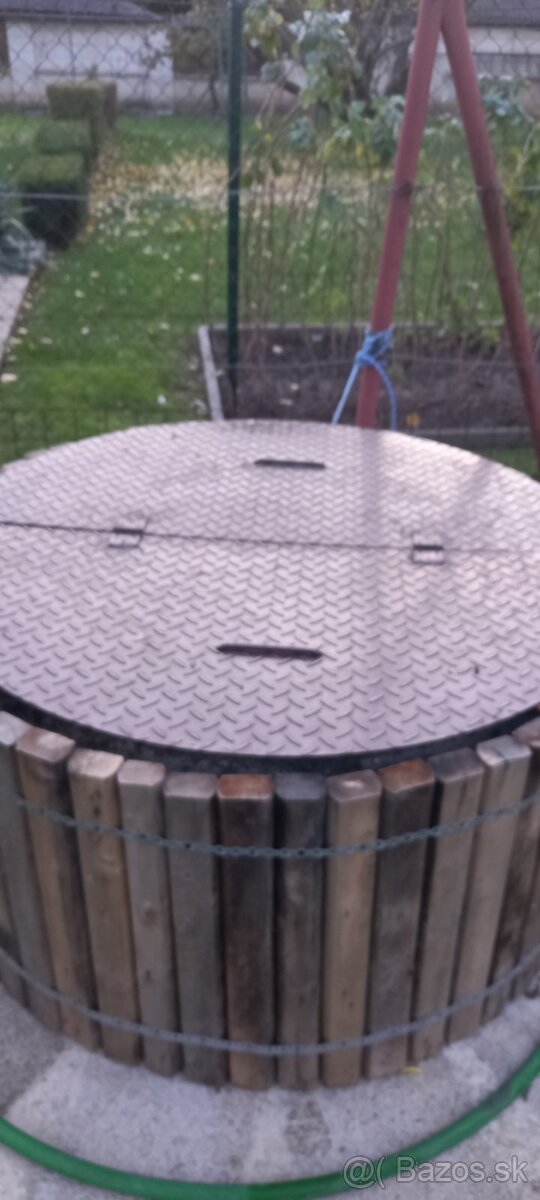 Kovový poklop kruhový otvárateľný