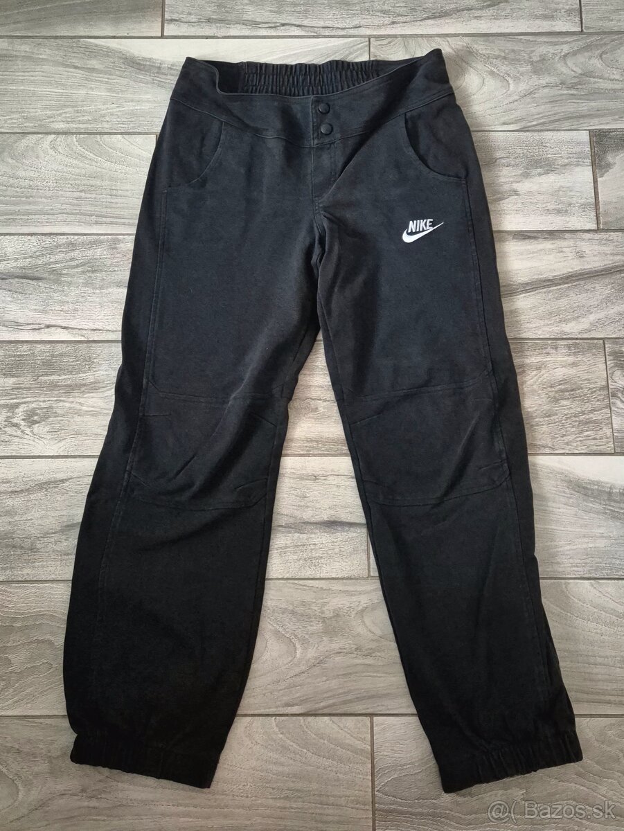 Športové nohavice Nike