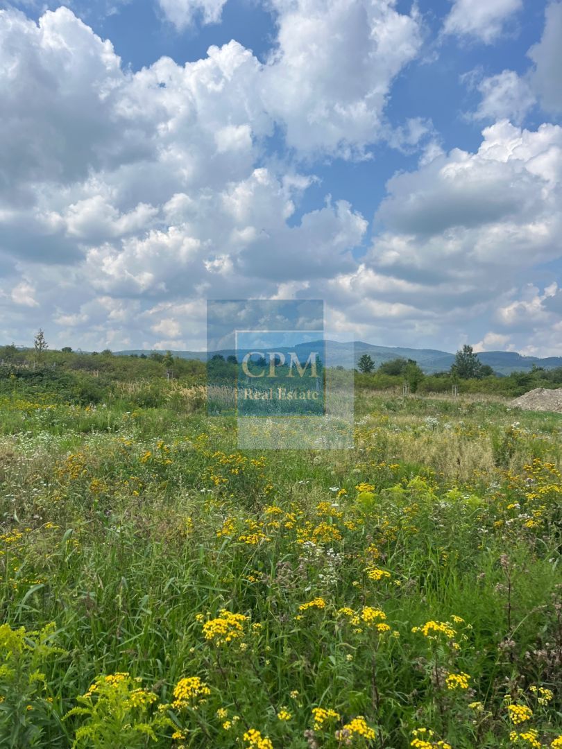 Ponúkame na predaj lukratívny stavebný pozemok v Modre s krá