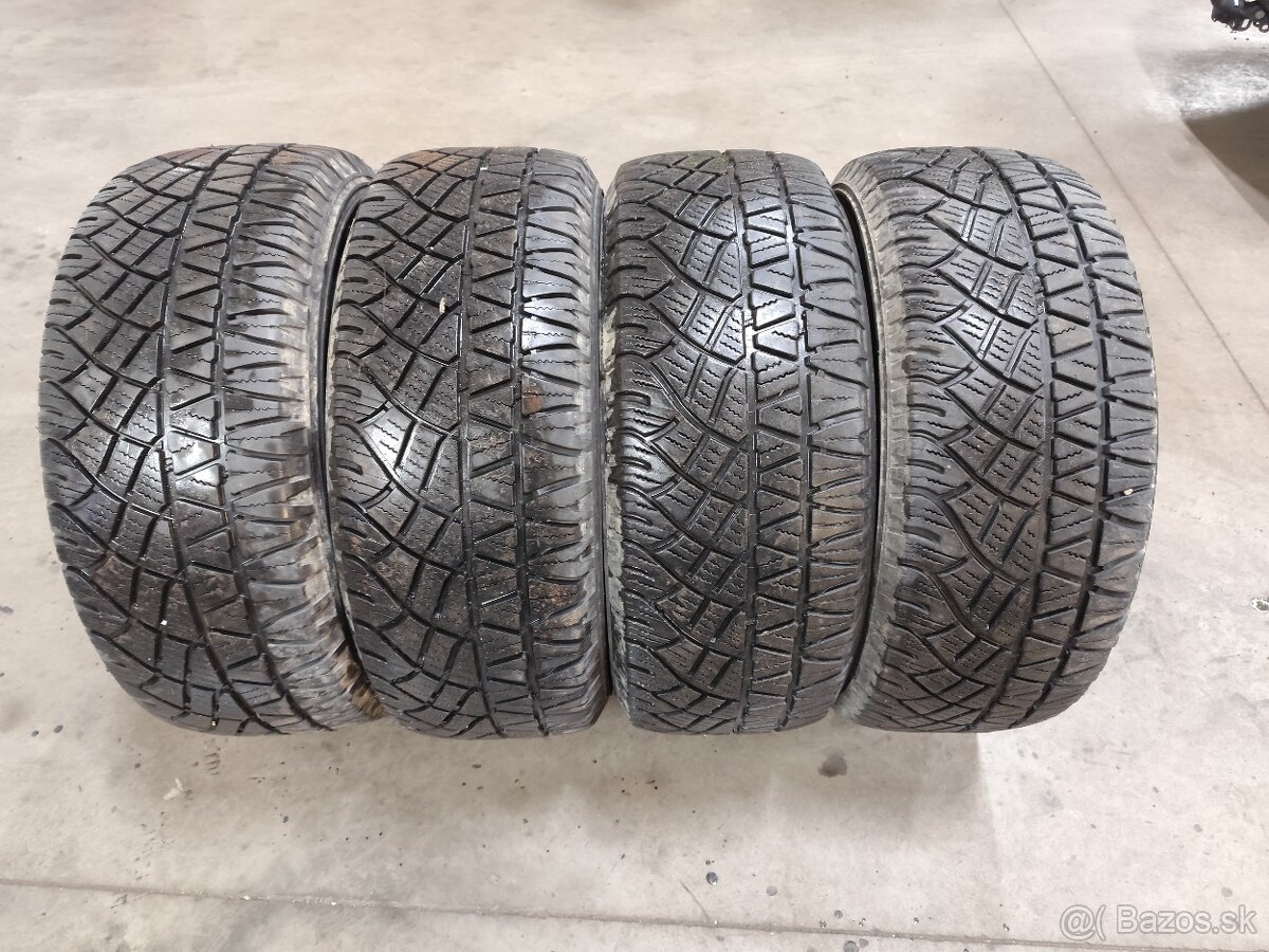 Predám celoročné pneumatiky 235/55R18
