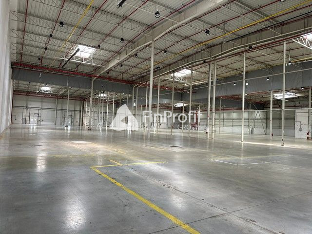 Na prenájom vykurovaný sklad s výmerou 8.600 m2 s administra