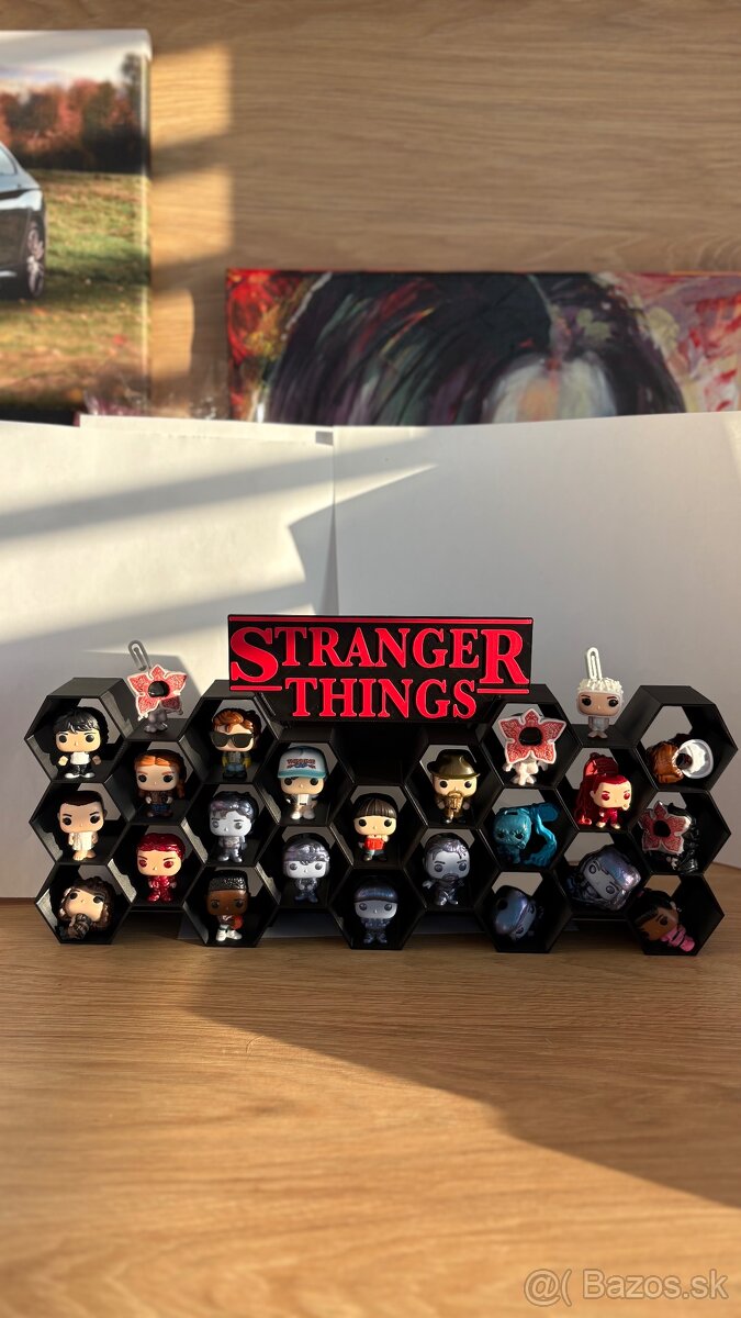 Stranger things stojan na postavičky kinder joy
