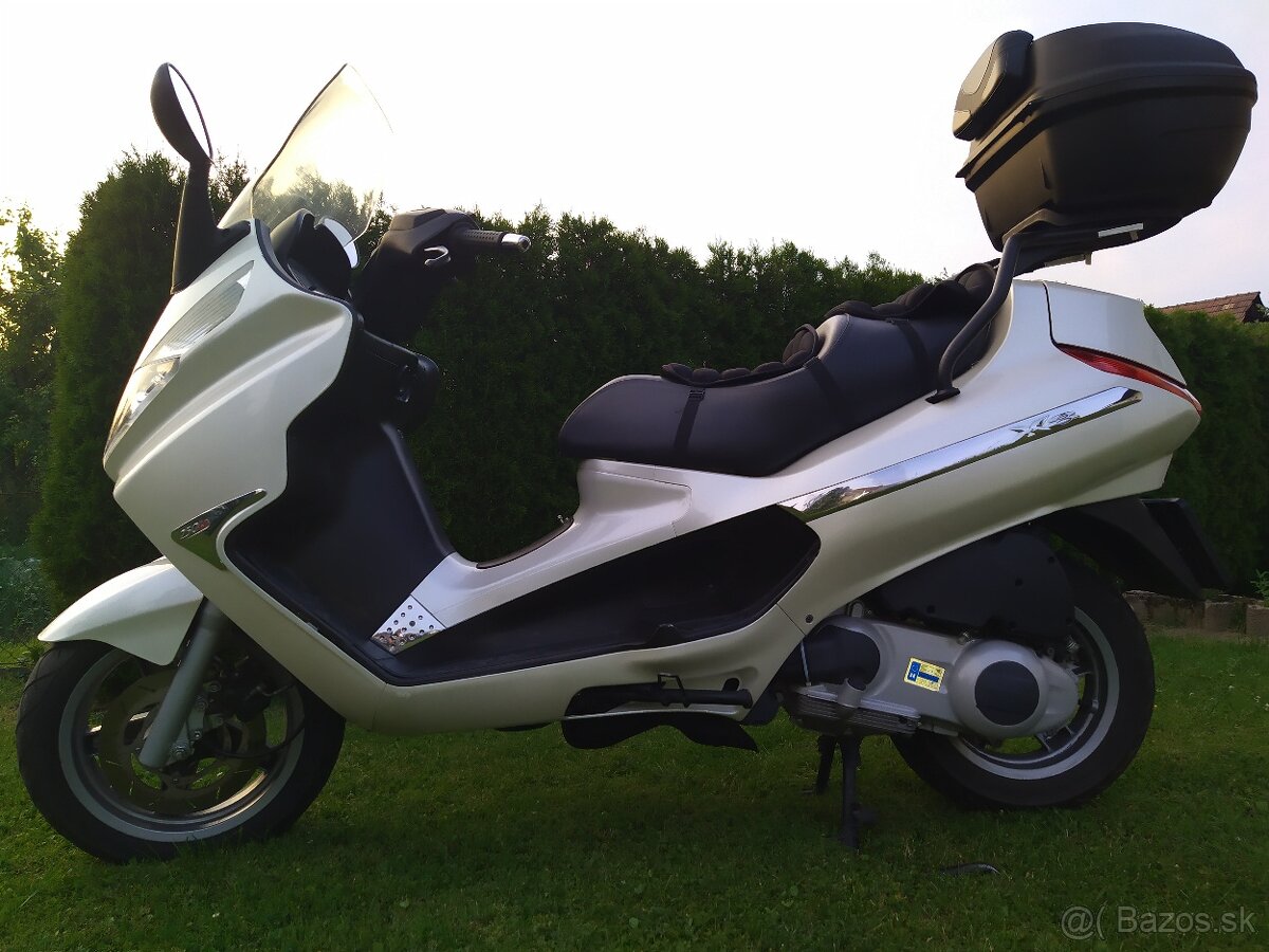 Skúter Piaggio X8 250cm3