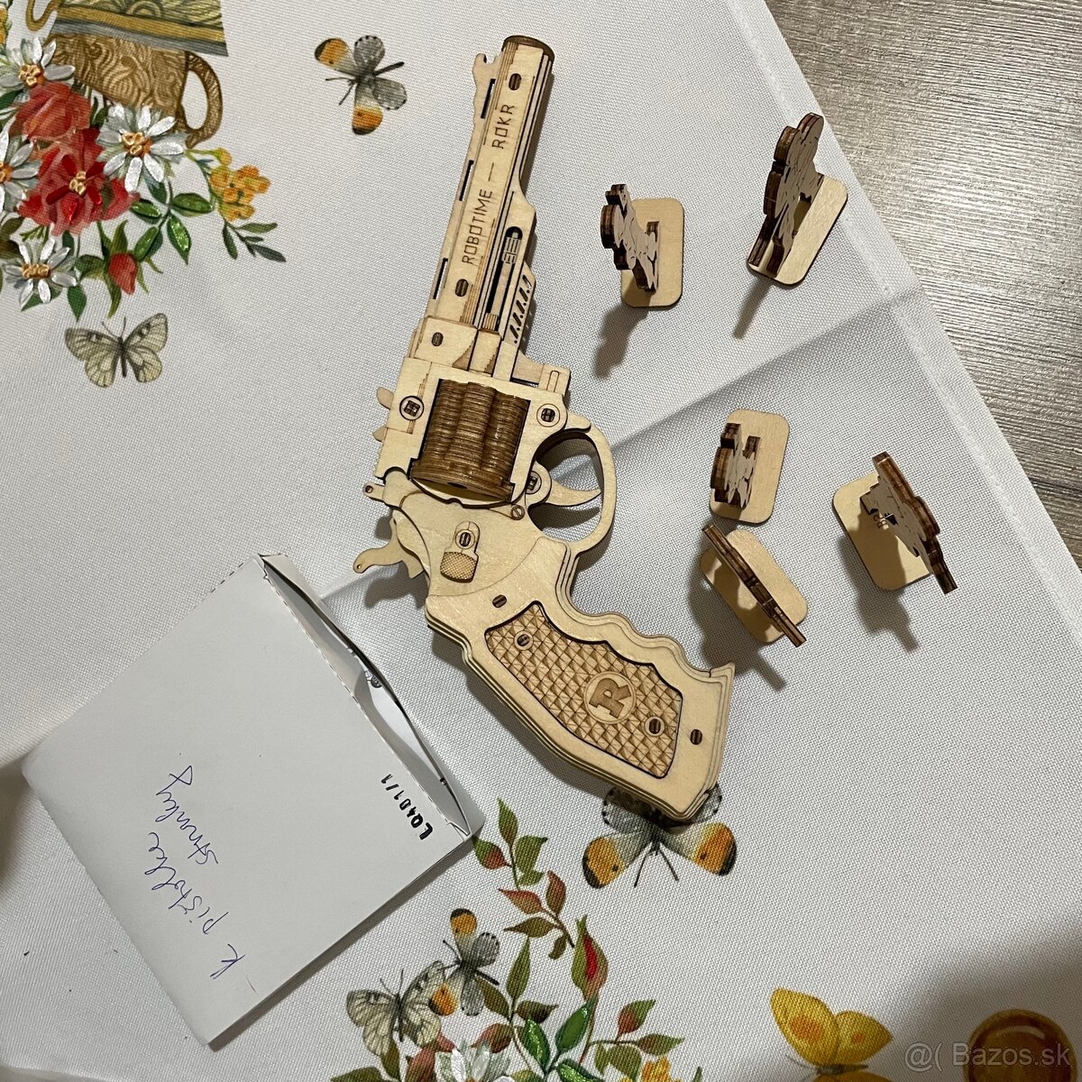 3D drevená pištolka s vojačikmi