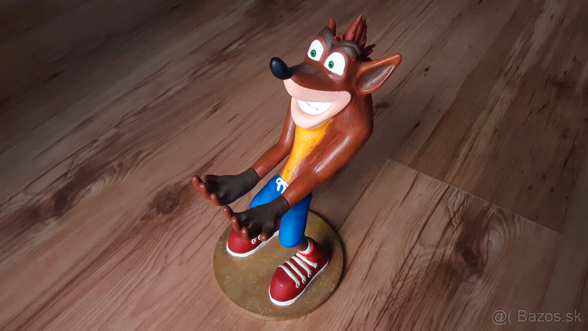 Stojan na gamepady Crash Bandicoot